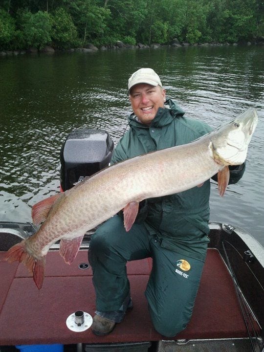 Eric Larsen musky fishing on Lake Vermilion