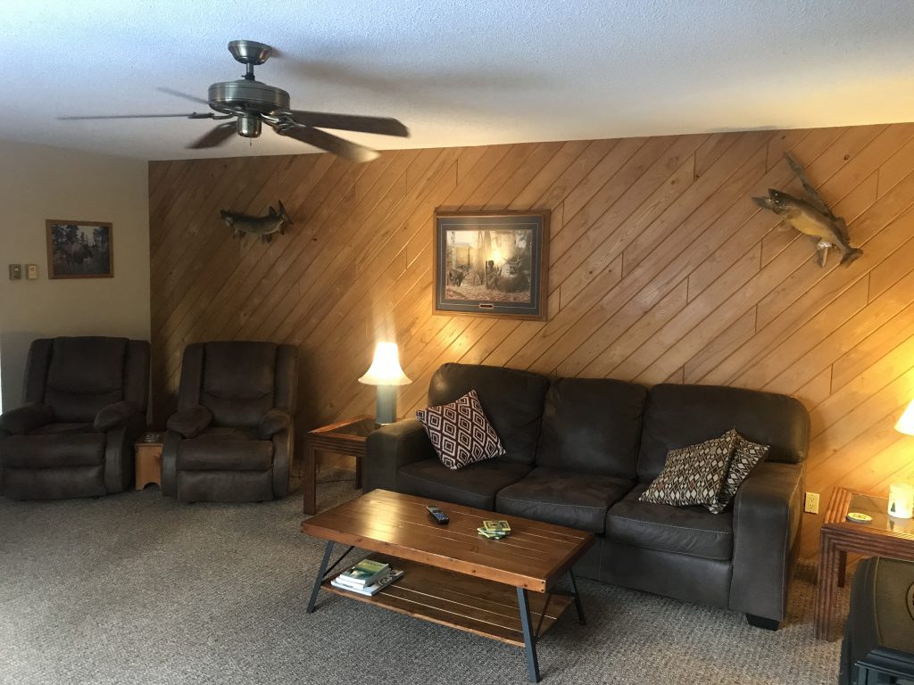 https://everettbaylodge.com/wp-content/uploads/2021/12/cabin-1.13-1024x768.jpg