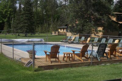 https://everettbaylodge.com/wp-content/uploads/layerslider/EBL-Amenities/home-pool-e1541125125714-400x267.jpg